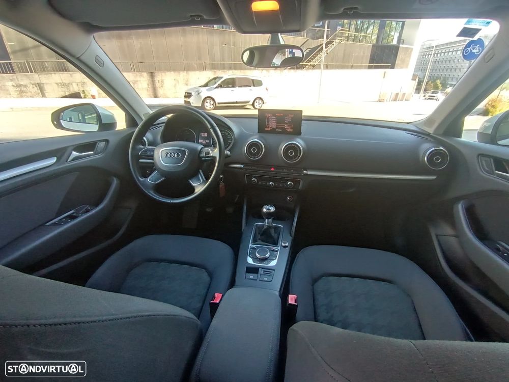 Audi A3 Sportback 1.6 TDI Advance Ultra - 11