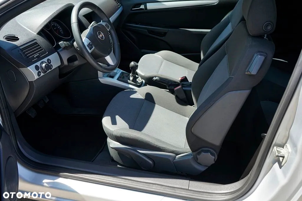 Opel Astra GTC 1.3 CDTI - 15