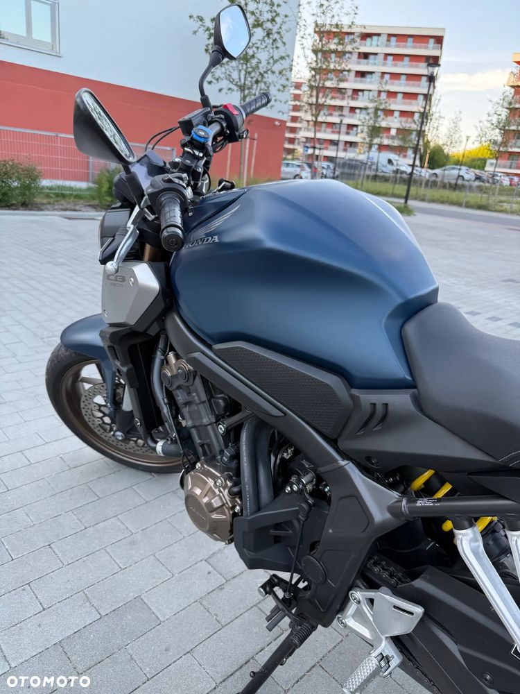 Honda CB - 12