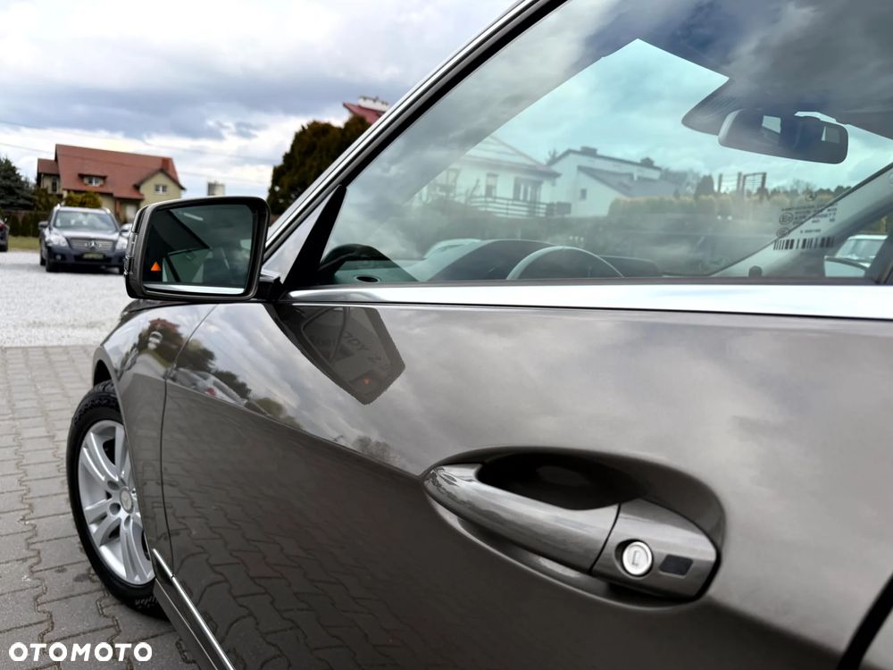Mercedes-Benz Klasa E 350 CDI DPF BlueEFFICIENCY 7G-TRONIC Avantgarde - 37