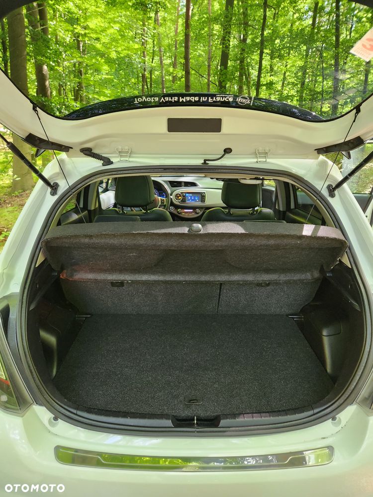 Toyota Yaris Hybrid 100 Premium - 31