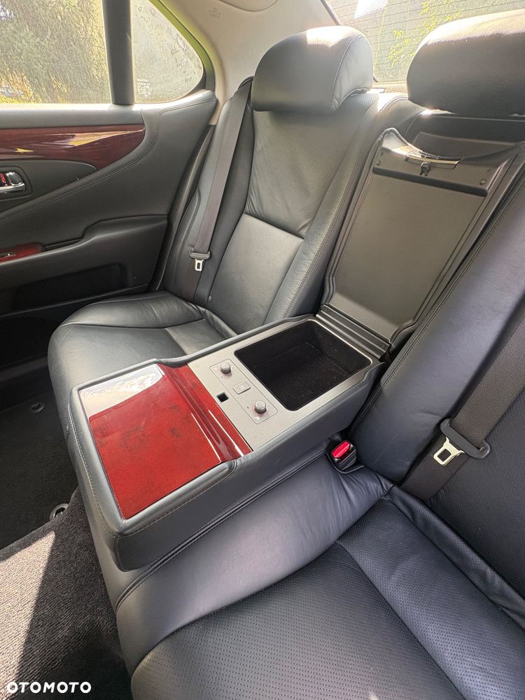 Lexus LS 460 Prestige - 21