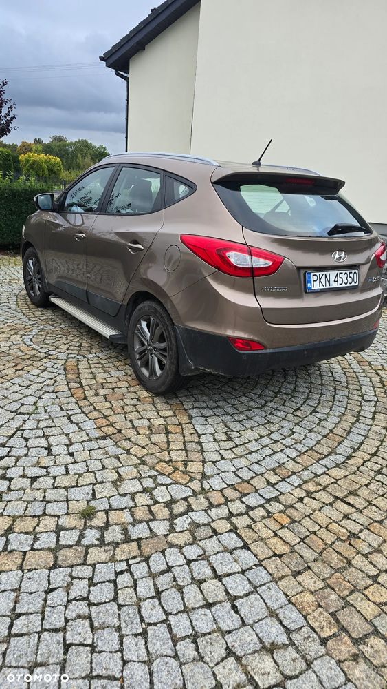 Hyundai ix35 ver-1-6-2wd-fifa-world-cup-edition - 1
