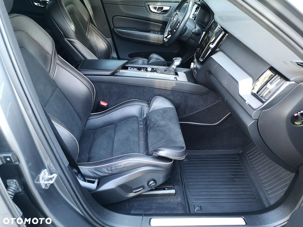 Volvo XC 60 D4 AWD R-Design - 32