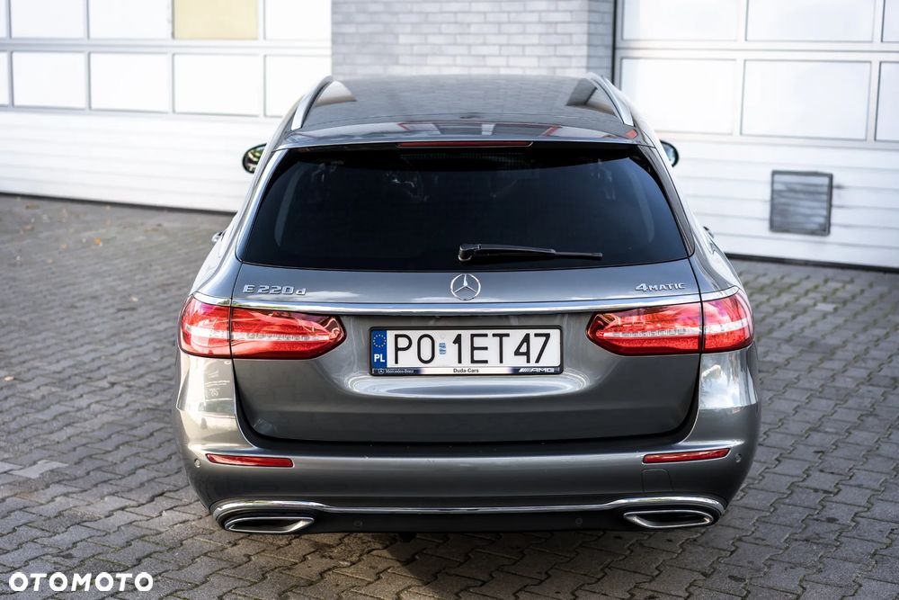 Mercedes-Benz Klasa E 220 d 4-Matic 9G-TRONIC - 25