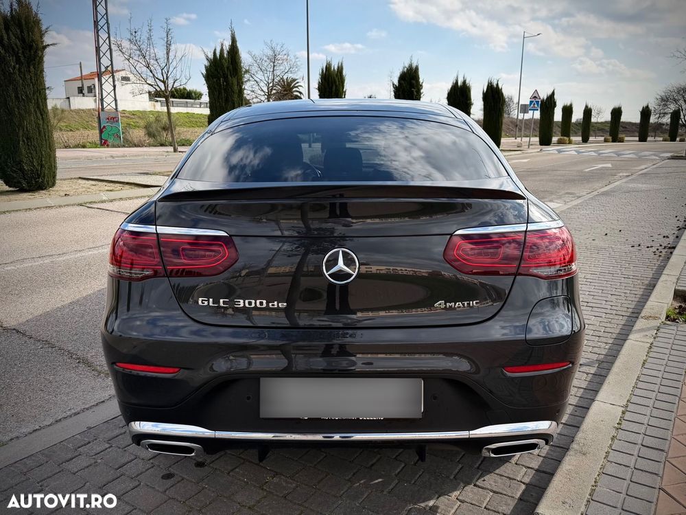 Mercedes-Benz GLC Coupe 300 de 4Matic 9G-TRONIC AMG Line - 4