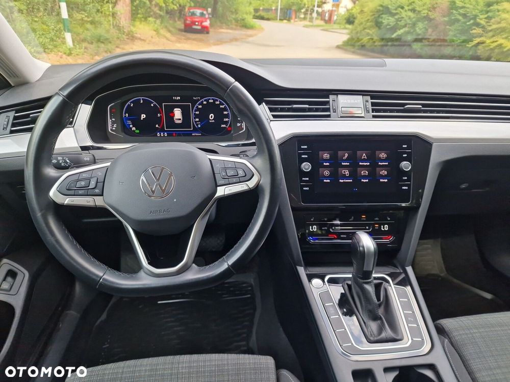 Volkswagen Passat - 16