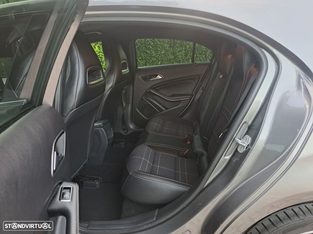 Mercedes-Benz A 180 7G-DCT Urban - 33