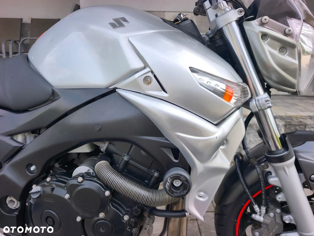 Suzuki GSR - 18
