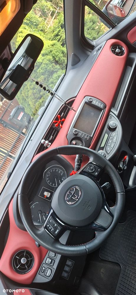 Toyota Yaris Hybrid 100 Selection Passion - 14