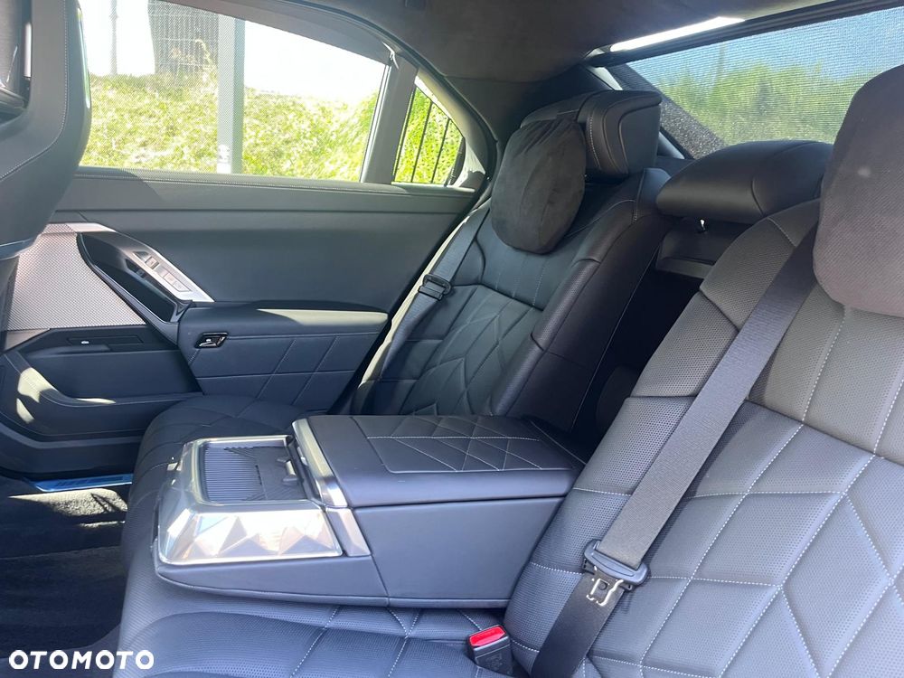 BMW Seria 7 740d xDrive mHEV sport - 28