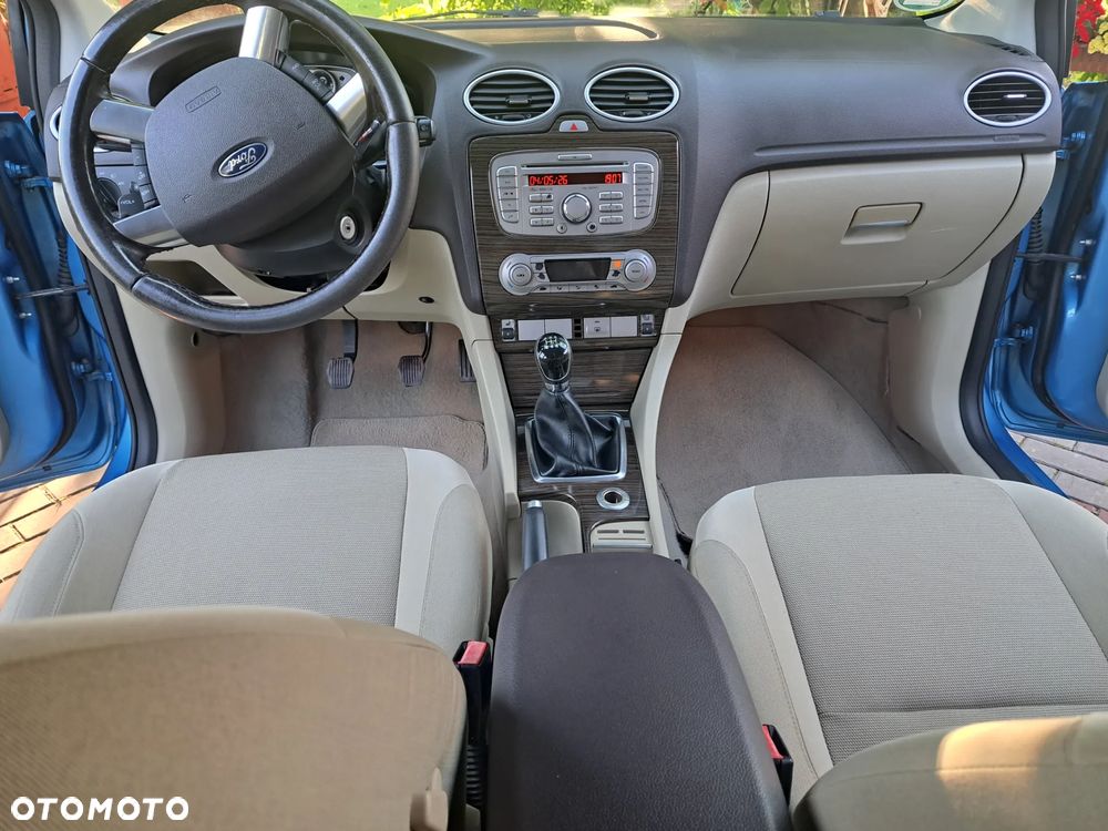 Ford Focus 2.0 Ghia - 15