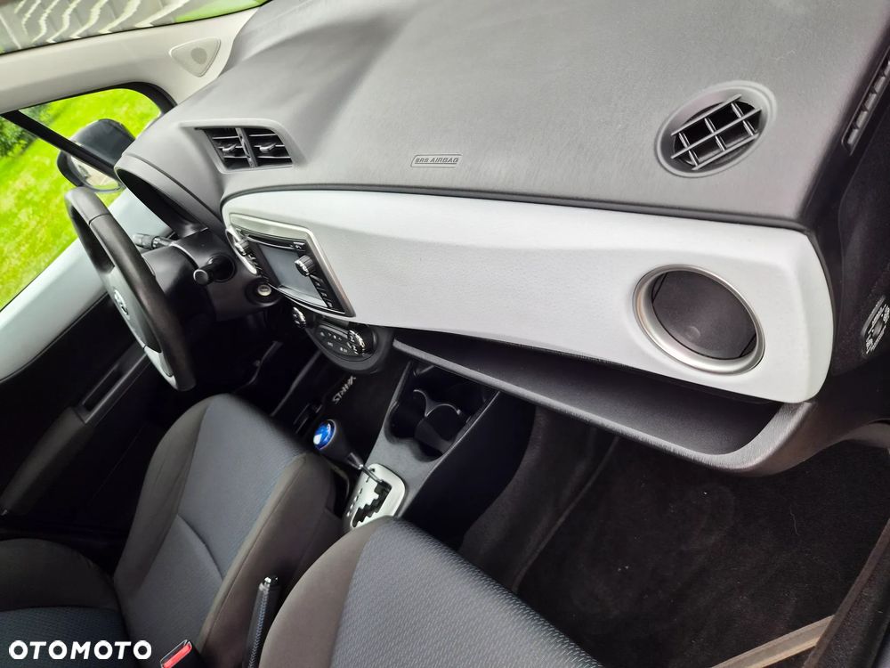 Toyota Yaris 1.5 VVT-i Lounge - 26