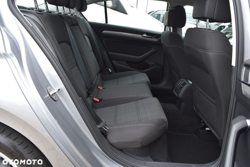 Volkswagen Passat 2.0 TDI Business DSG - 34