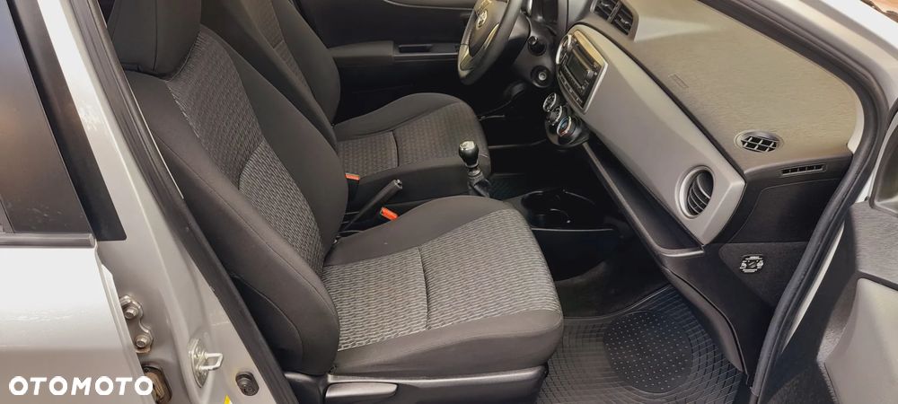 Toyota Yaris - 10