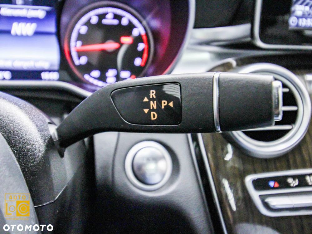 Mercedes-Benz Klasa C 300 9G-TRONIC AMG Line - 28