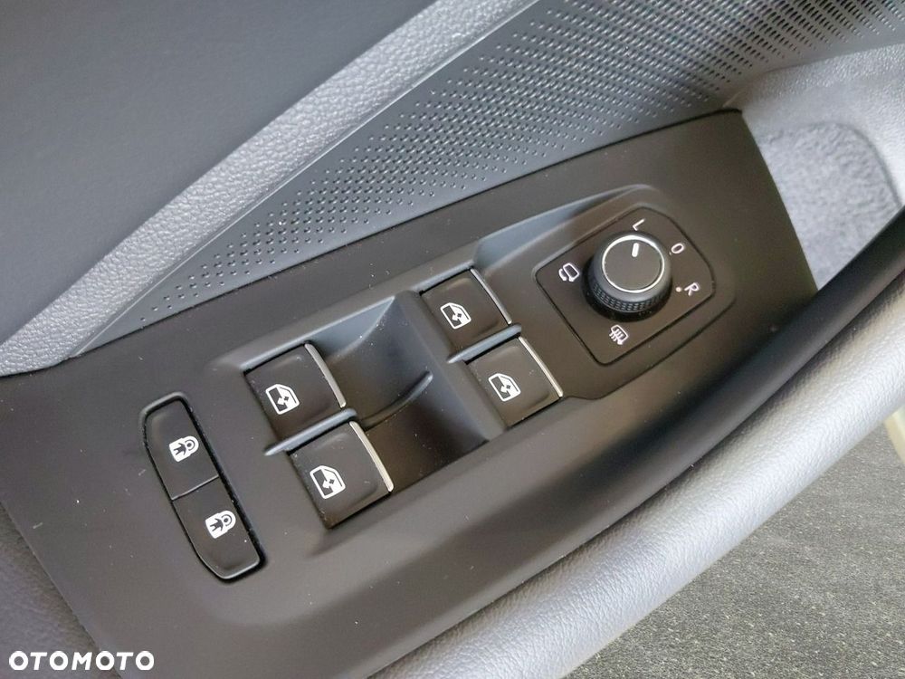 Volkswagen Passat Variant 1.5 TSI EVO Elegance DSG - 39