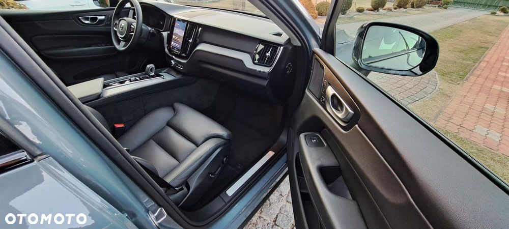 Volvo XC 60 T8 Plug-In Hybrid AWD Plus Black Edition - 8