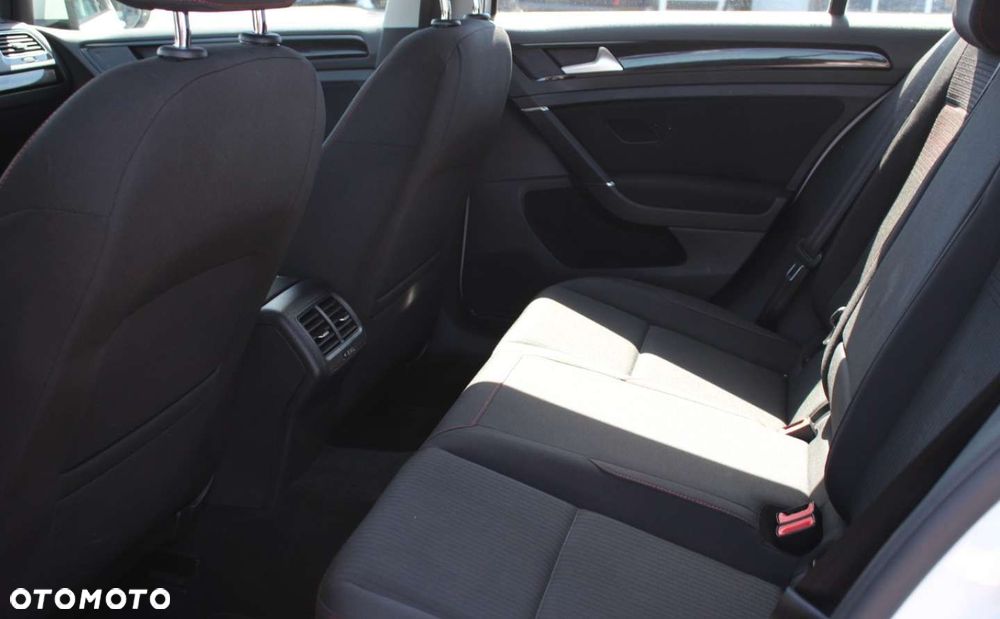 Volkswagen Golf - 11