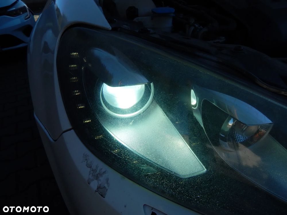 Volkswagen Golf 2.0 TDI DPF BlueMotion Technology MATCH - 27