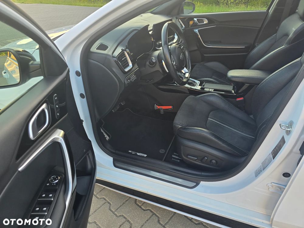 Kia ProCeed 1.5 T-GDI DCT7 OPF GT LINE - 32