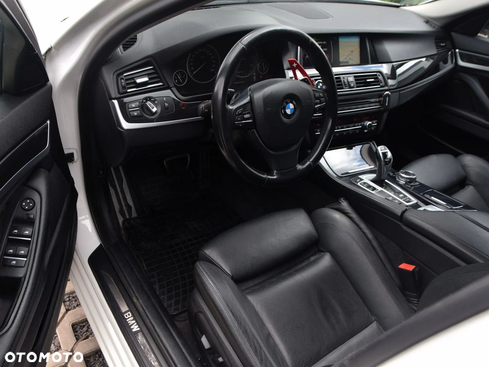 BMW Seria 5 525d xDrive - 16