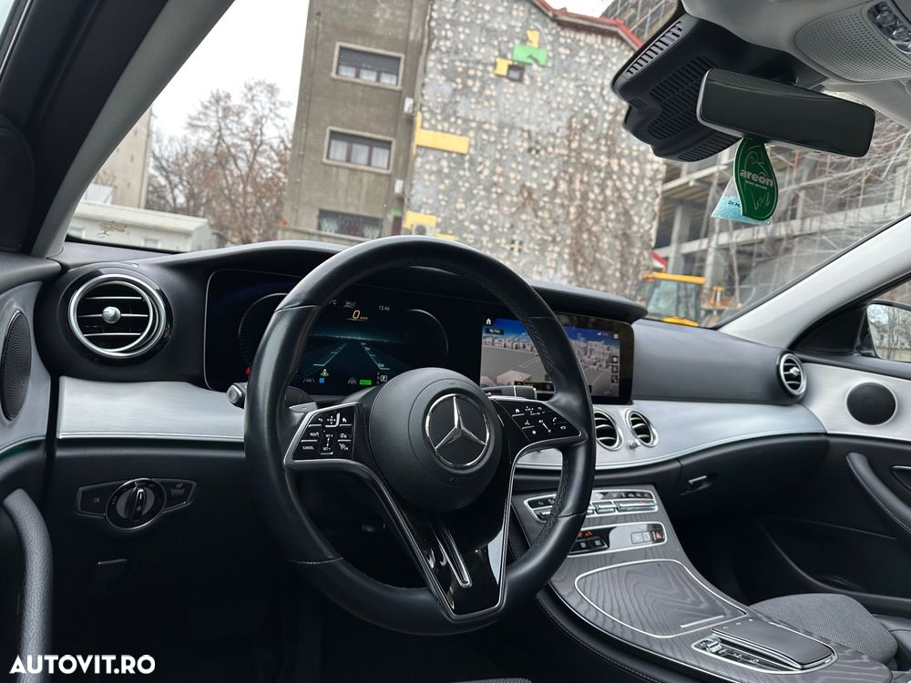 Mercedes-Benz E 300 de 4Matic T 9G-TRONIC - 16