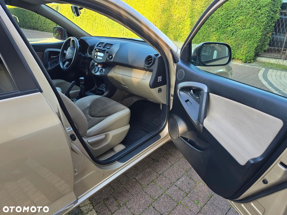 Toyota RAV4 - 7