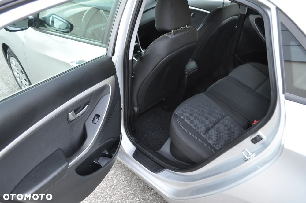 Hyundai i30 blue 1.4 Trend - 18