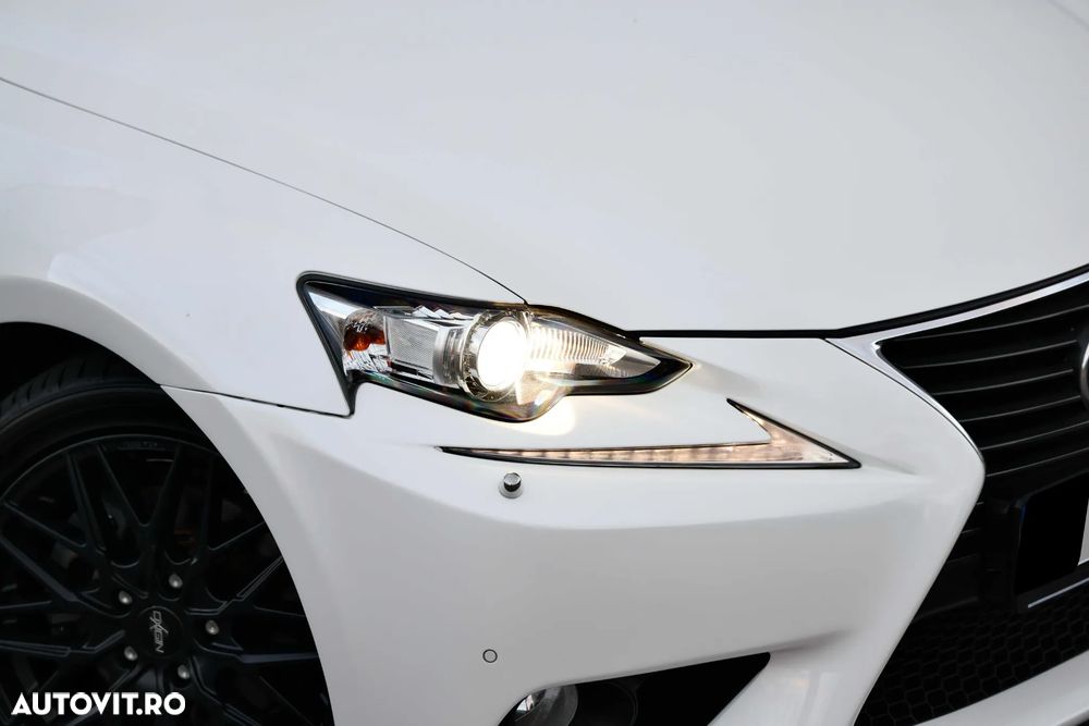 Lexus Seria IS 300h Aut. Executive - 14