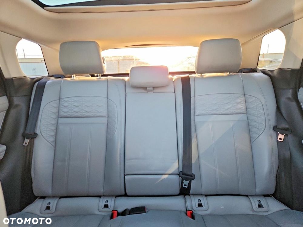 Land Rover Range Rover Evoque P300 R-Dynamic SE - 13