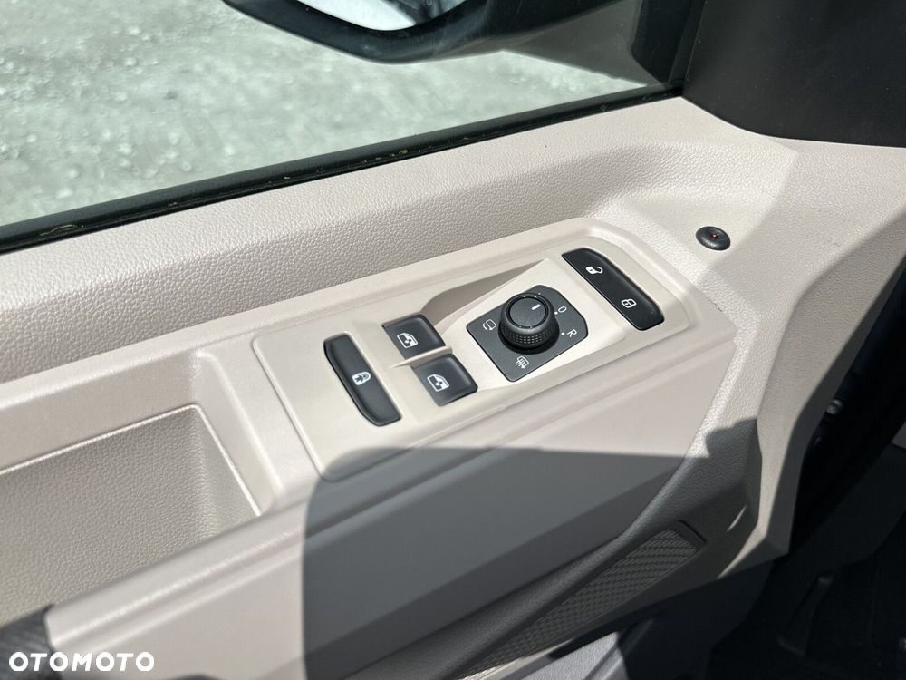 Volkswagen Multivan - 22