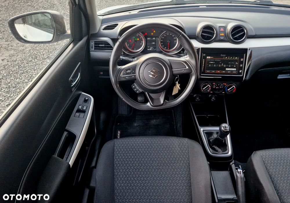 Suzuki Swift 1.2 Premium Plus - 2
