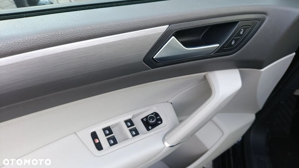 Volkswagen Touran - 18