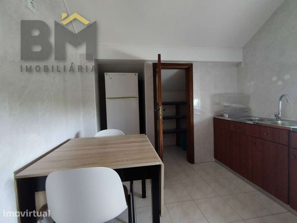 Andar de moradia T2 mobilado, disponível para entrada imediata - Grande imagem: 2/8