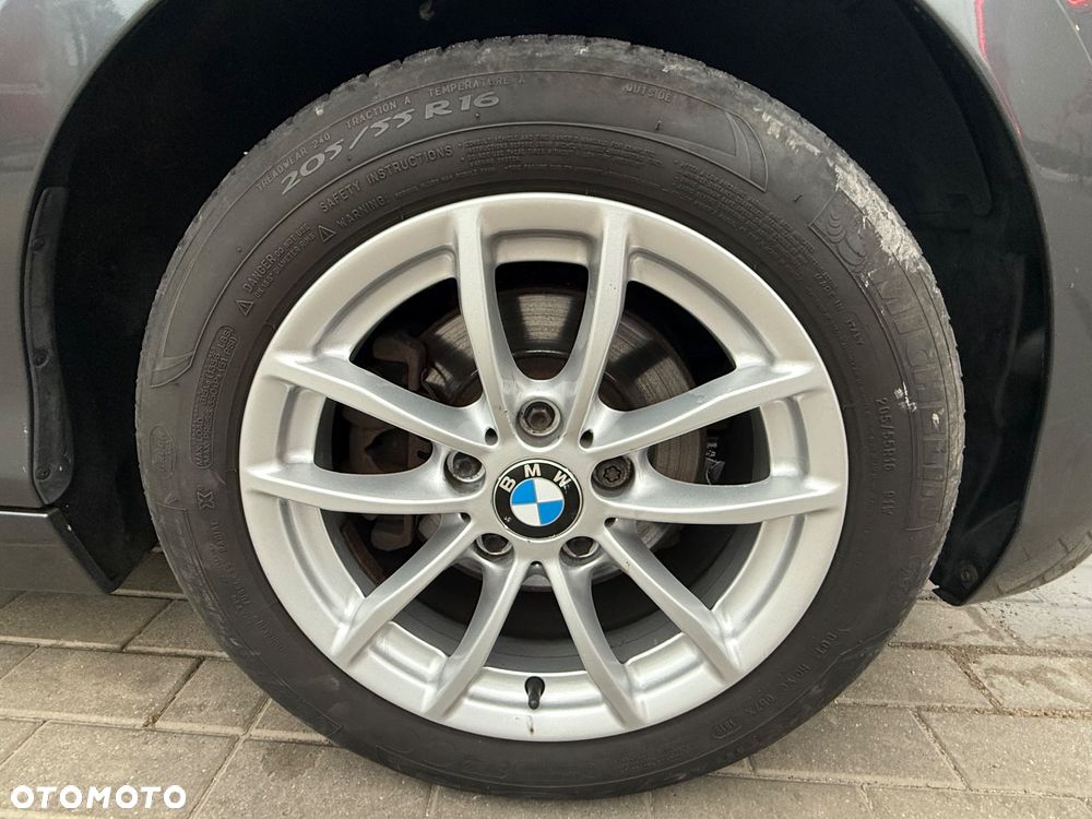 BMW Seria 1 120d xDrive - 17