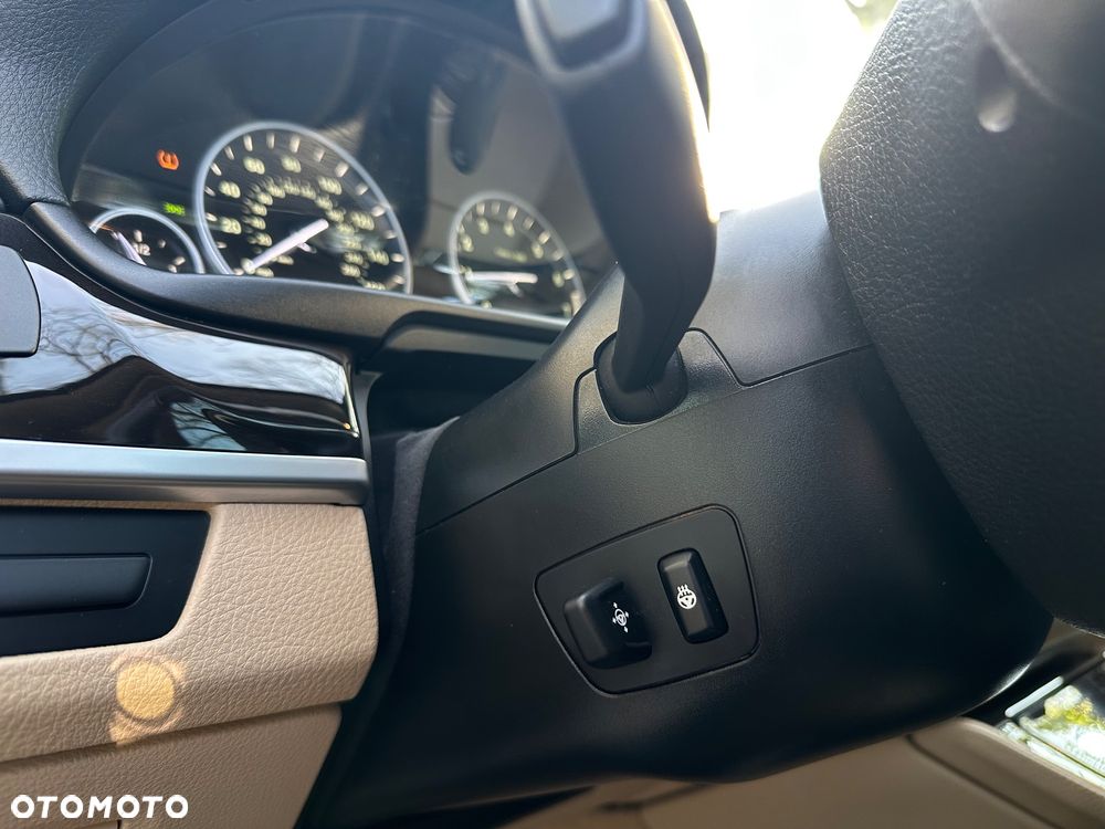 BMW Seria 5 528i xDrive - 18