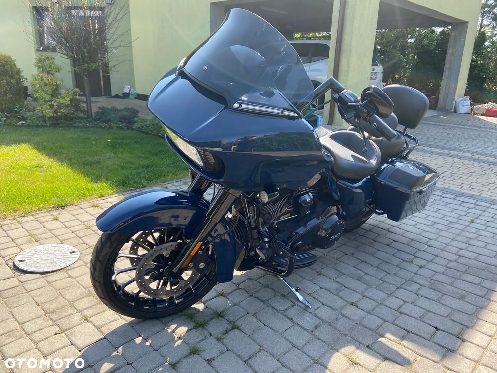 Harley-Davidson Touring Road Glide - 2