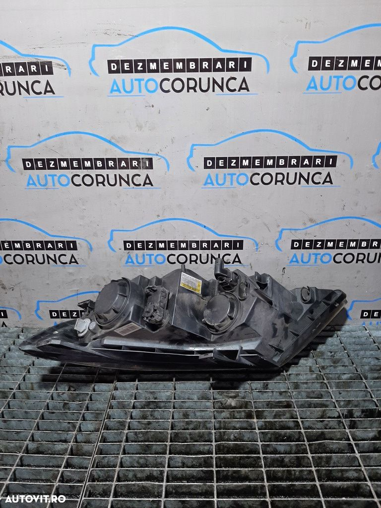 Far Dreapta Kia Sorento II 2009 - 2015 SUV 4 Usi (733) Xenon - 3