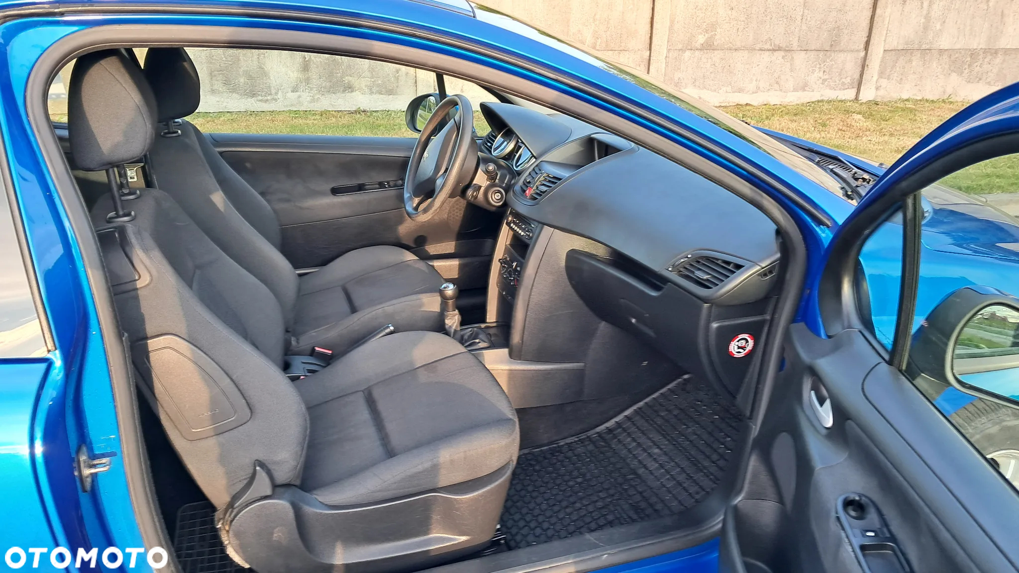 Peugeot 207 - 12