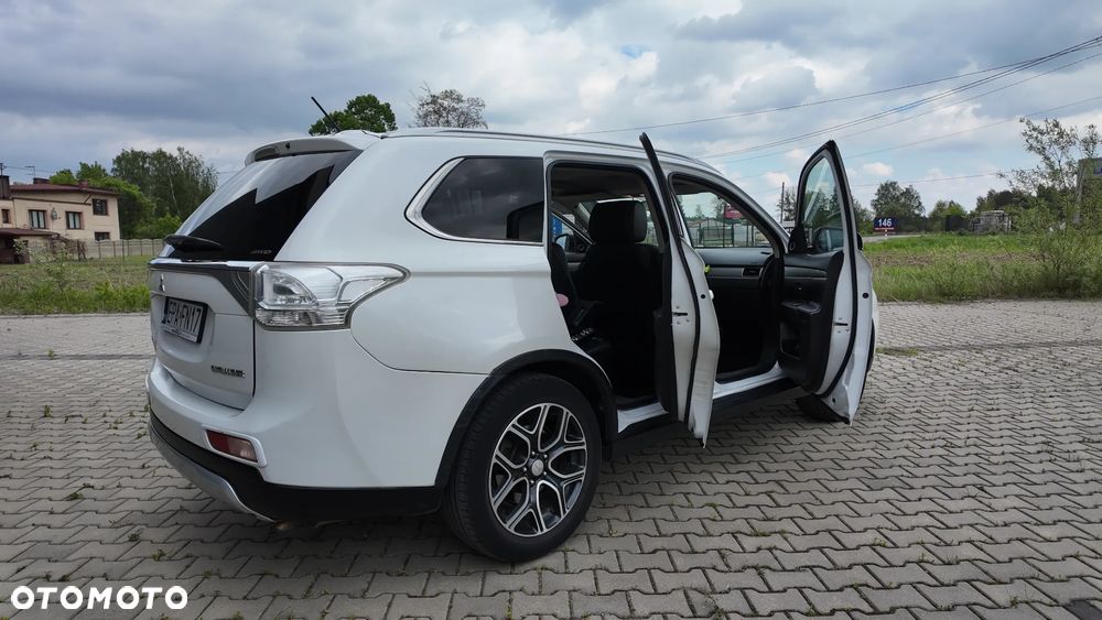 Mitsubishi Outlander 2.2 DID Instyle Navi 4WD - 11