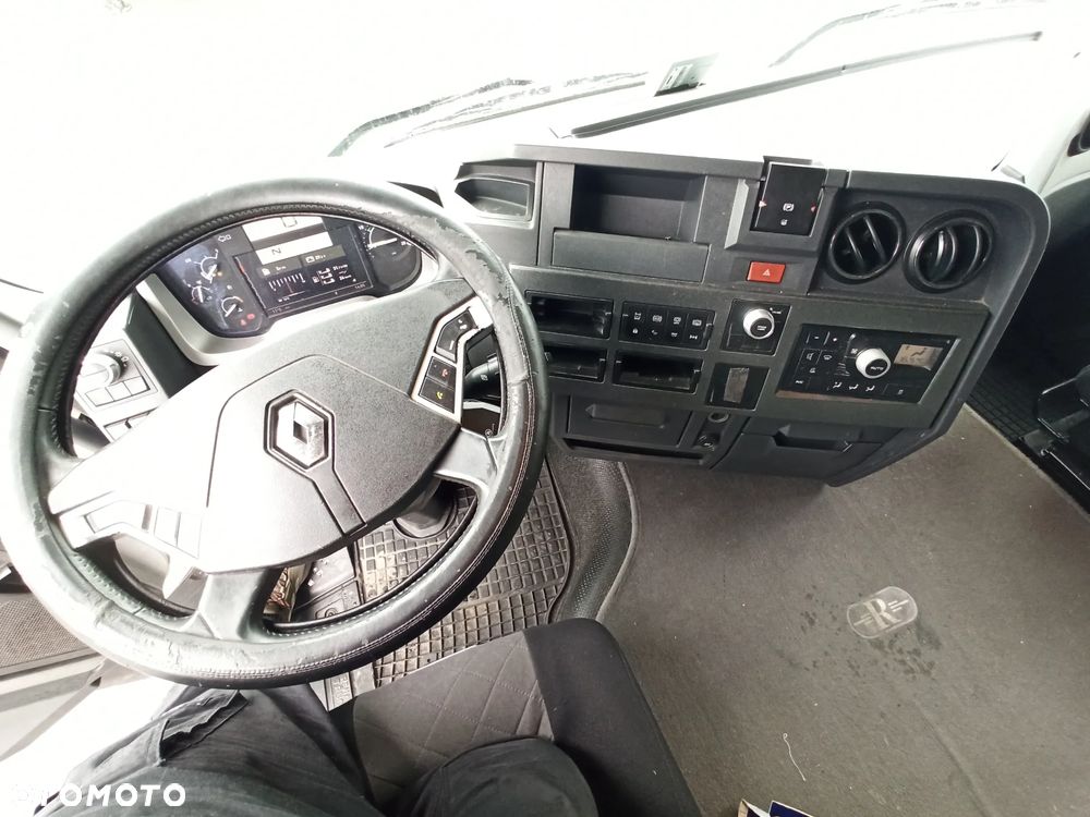 Renault T - 9
