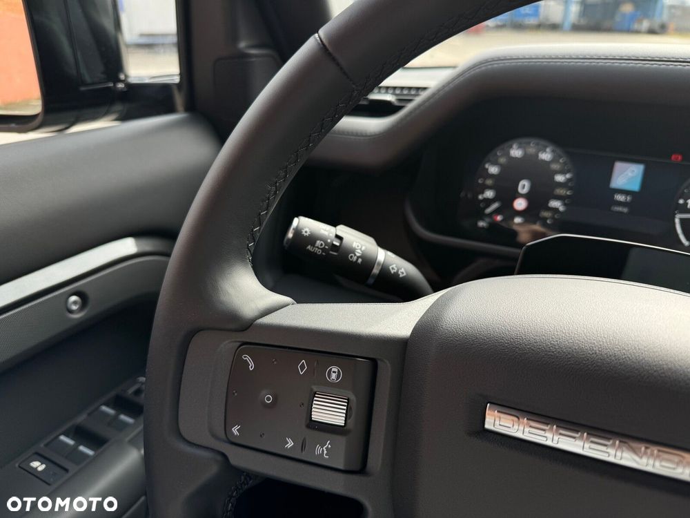 Land Rover Defender - 8