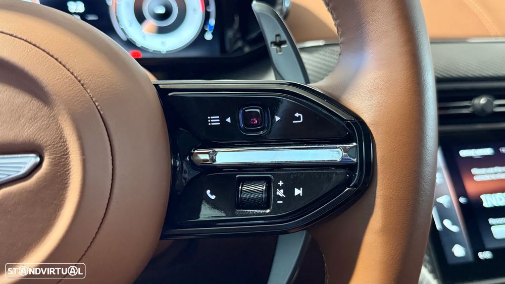 Aston Martin Vanquish V12 - 27