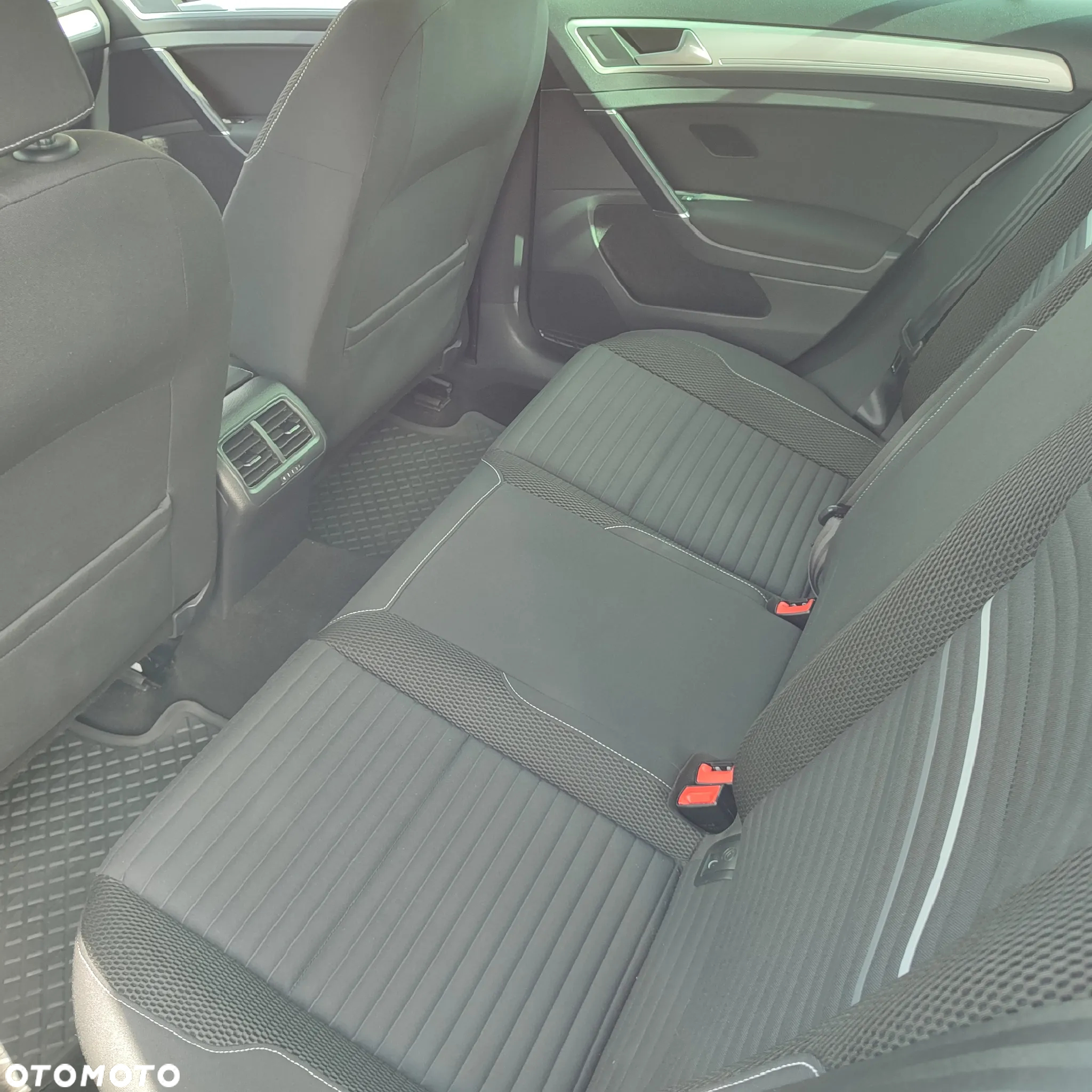 Volkswagen Golf VII 1.4 TSI BMT Comfortline DSG - 9