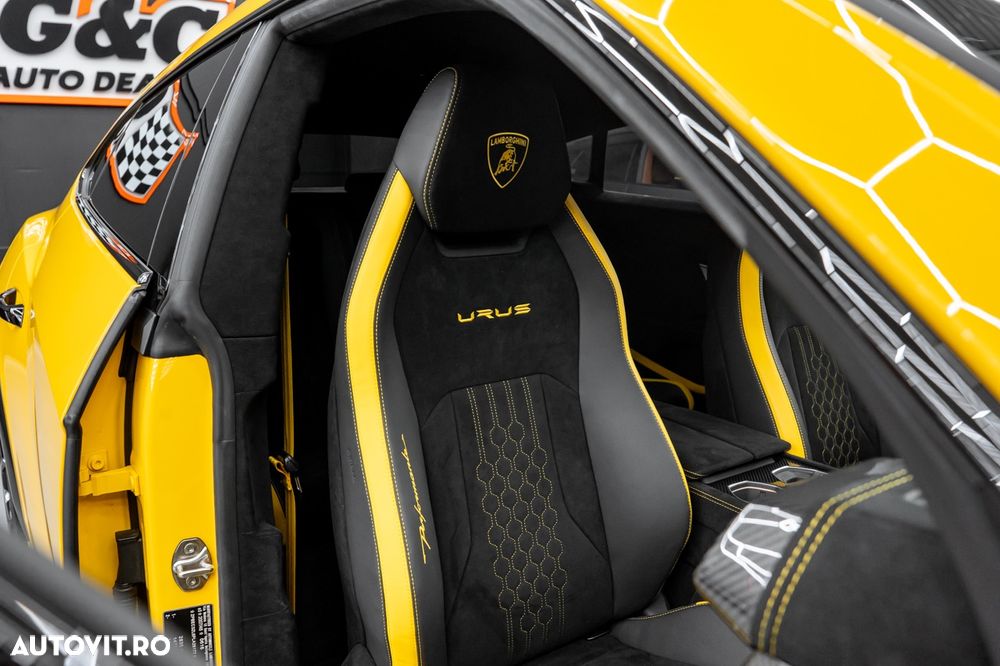 Lamborghini URUS - 12