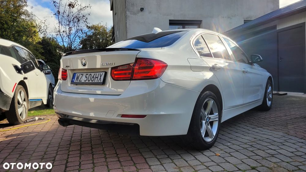 BMW Seria 3 328i xDrive - 7