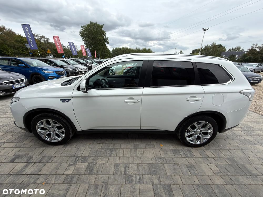 Mitsubishi Outlander Instyle NAVI + - 25