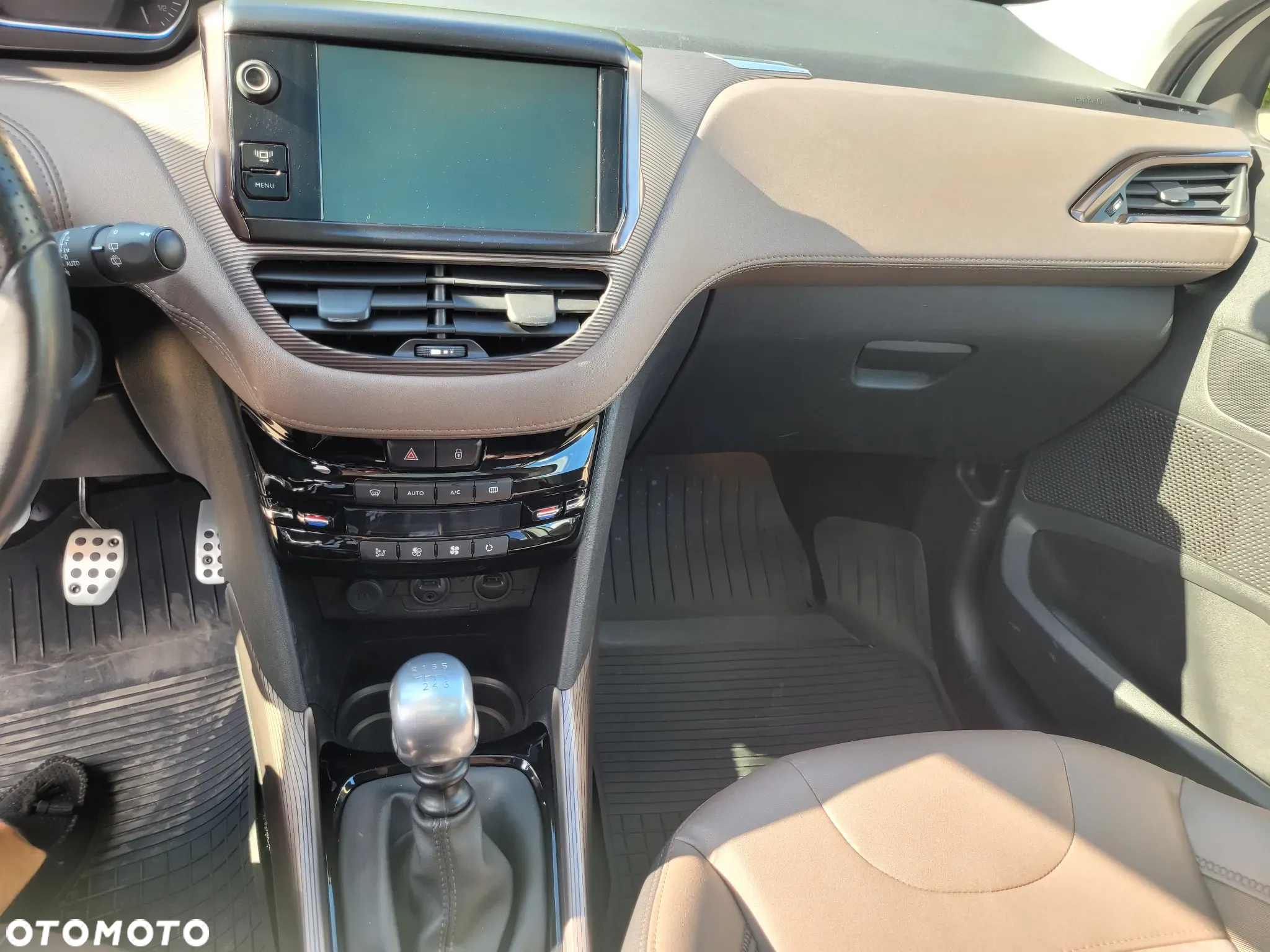 Peugeot 2008 - 10