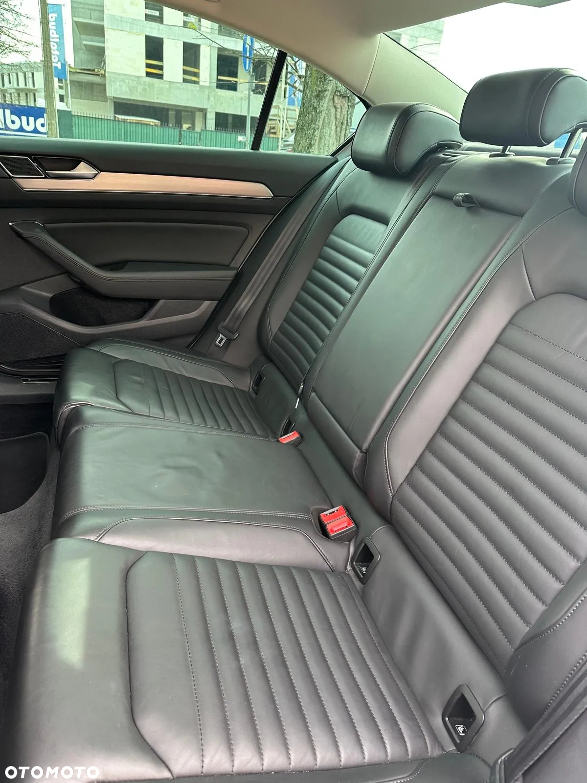 Volkswagen Passat - 12
